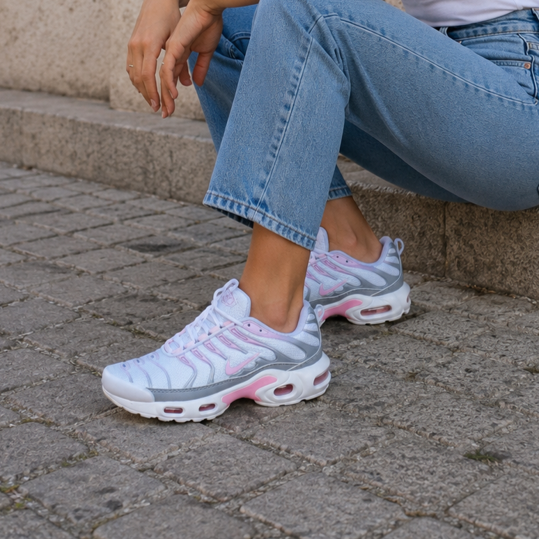 Nike tn white pink
